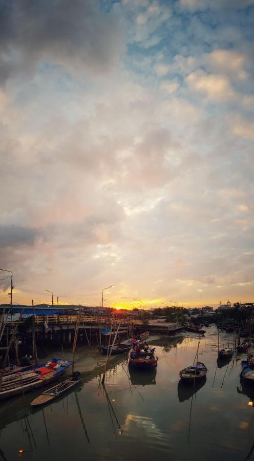 Hostel Buorana Chonburi Exterior foto