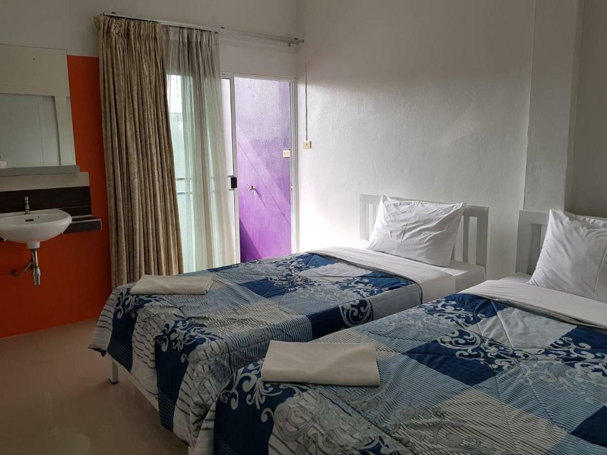 Hostel Buorana Chonburi Exterior foto