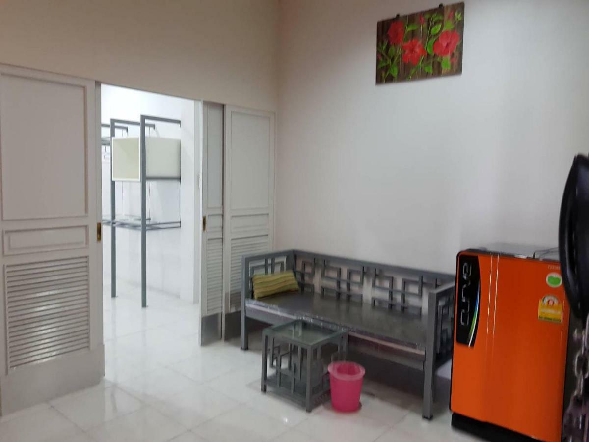 Hostel Buorana Chonburi Exterior foto