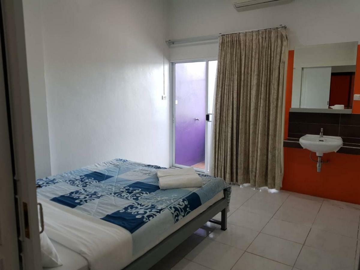Hostel Buorana Chonburi Exterior foto