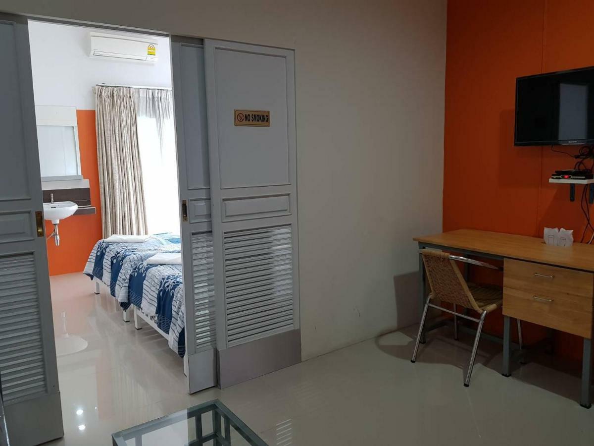Hostel Buorana Chonburi Exterior foto