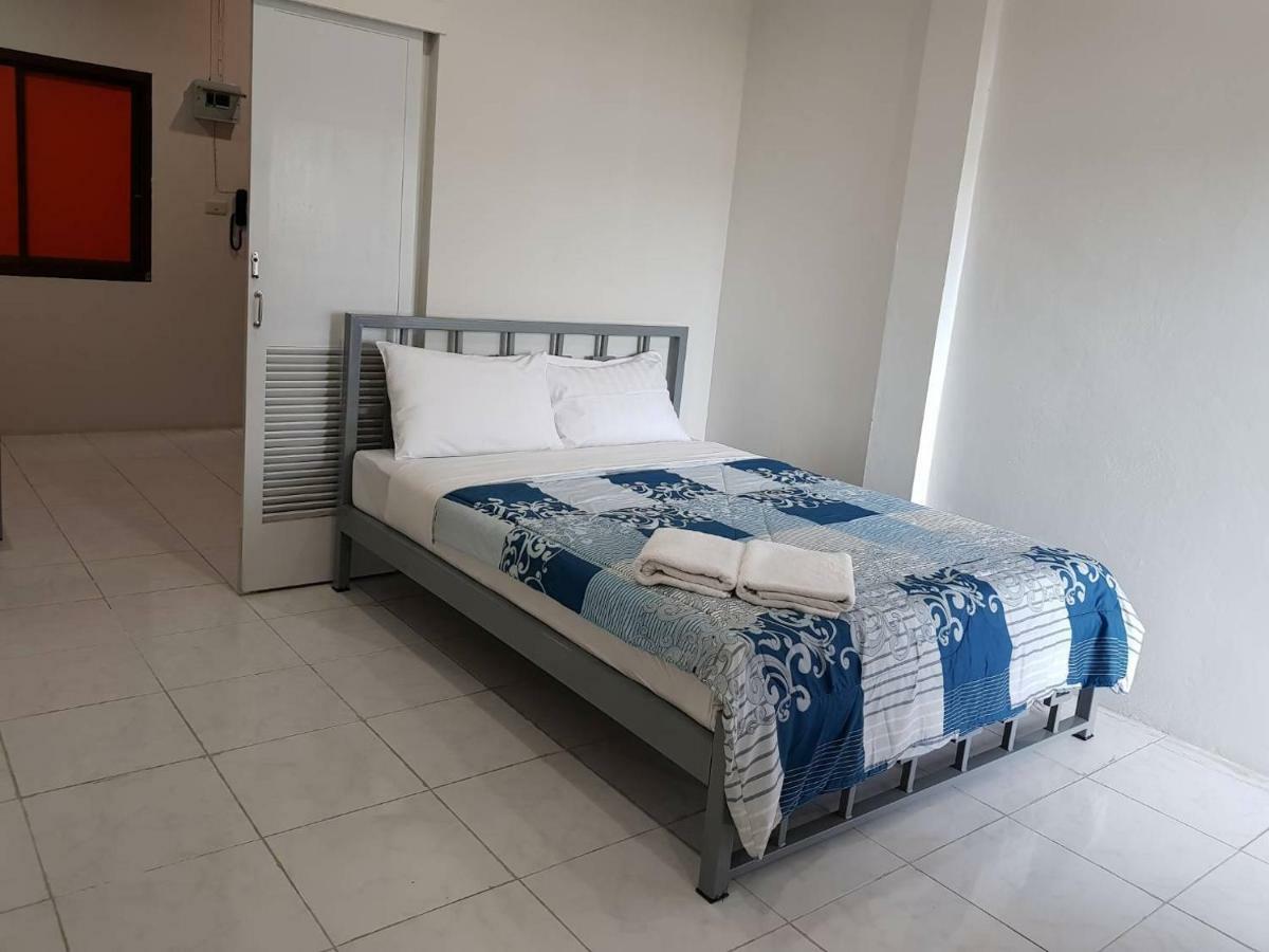 Hostel Buorana Chonburi Exterior foto